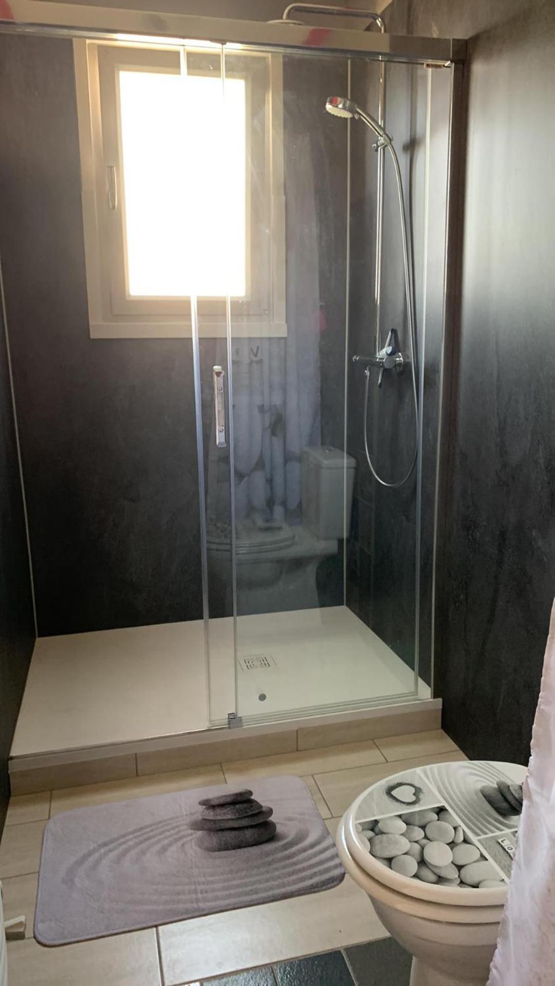 ロンウィCouleur Framboiseアパートメント 部屋 写真
